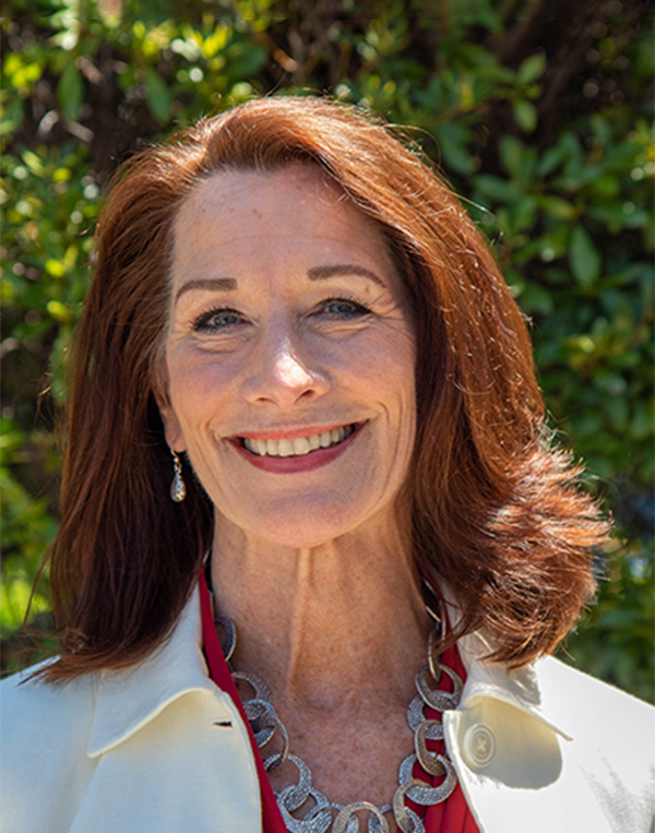 DaisleyLiza-Headshot-Vertical